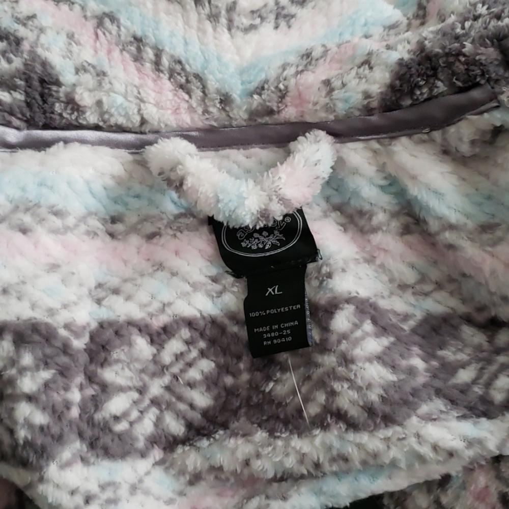 Laura Ashley Printed Fluffy ROBE Soft Warm NEW NWT - Picture 7 of 8